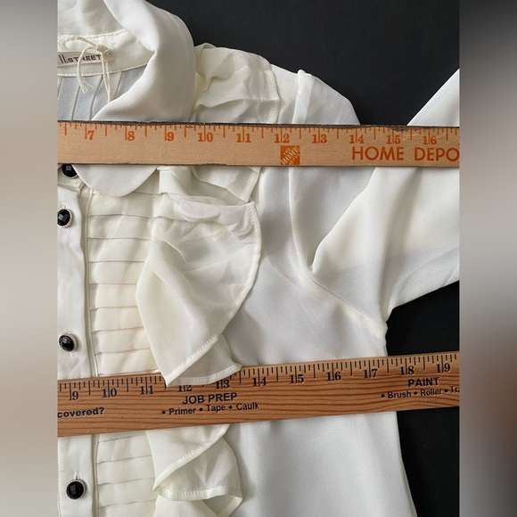 ll. Street Ivory Blouse Button Down Ruffled Women’s S-M - Picture 9 of 12